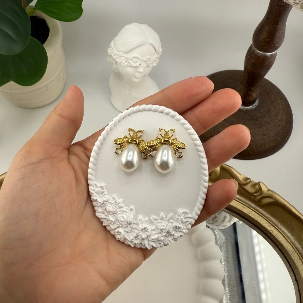 Elegant Gold Bee Earrings with Imitation Pearl Drop - Picture 4 of 8